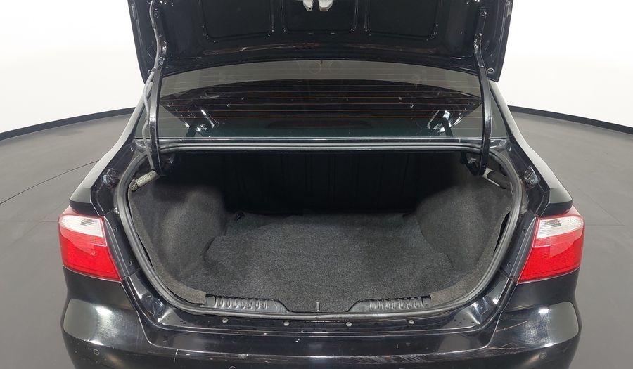 Volkswagen Voyage MI TRENDLINE Sedan 2014