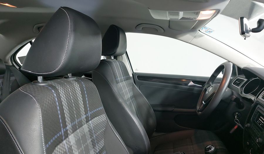 Volkswagen Jetta 2.0 STYLE MT Sedan 2017