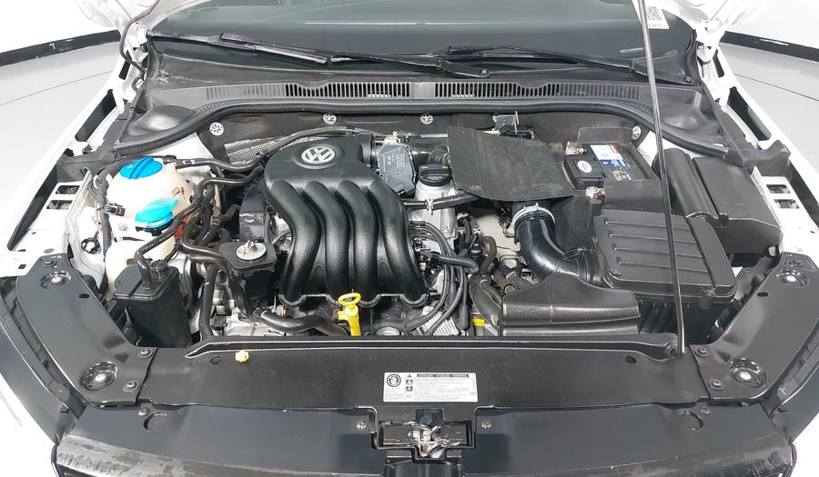 Volkswagen Jetta 2.0 STYLE MT Sedan 2017