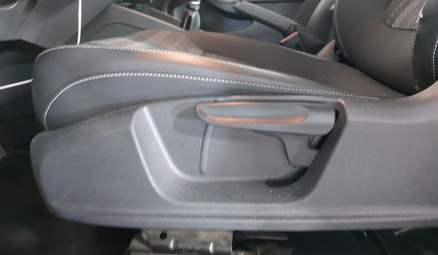 Volkswagen Jetta 2.0 STYLE MT Sedan 2017