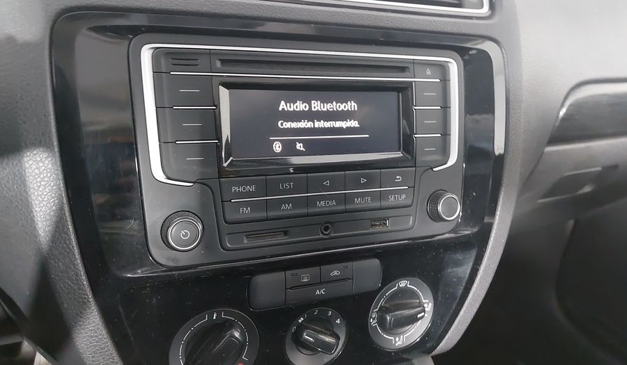 Volkswagen Jetta 2.0 STYLE MT Sedan 2017