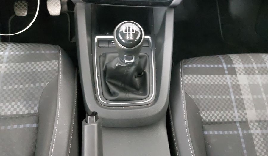 Volkswagen Jetta 2.0 STYLE MT Sedan 2017