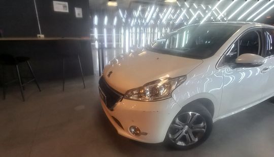 Peugeot • 208