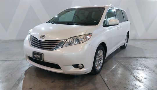 Toyota • Sienna