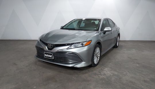 Toyota • Camry