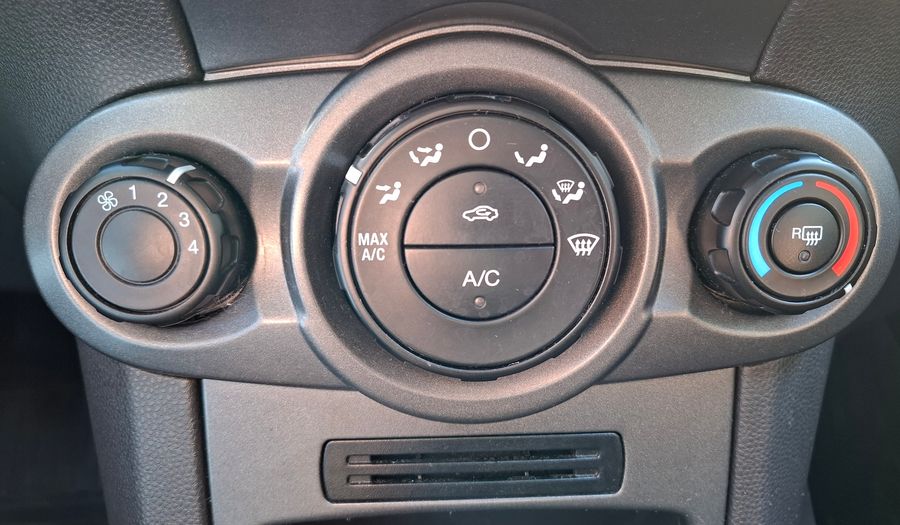 Ford Fiesta Kinetic Design 1.6 S Hatchback 2015