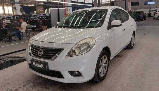 Nissan • Versa