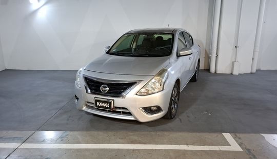 Nissan • Versa