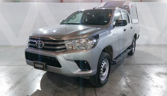 Toyota • Hilux