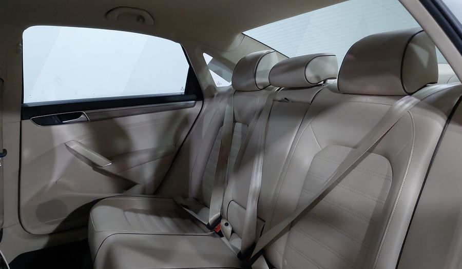 Volkswagen Passat 2.5 SPORTLINE Sedan 2016