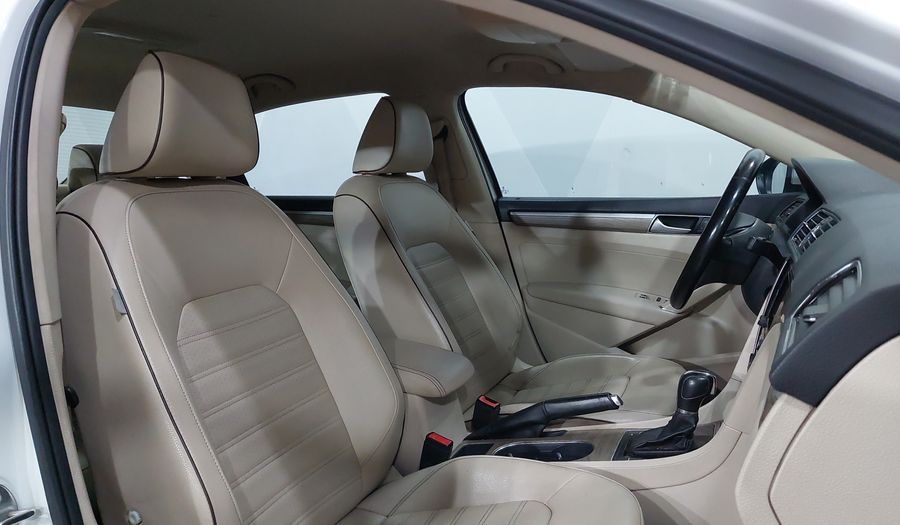 Volkswagen Passat 2.5 SPORTLINE Sedan 2016