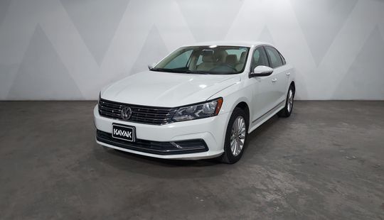 Volkswagen • Passat