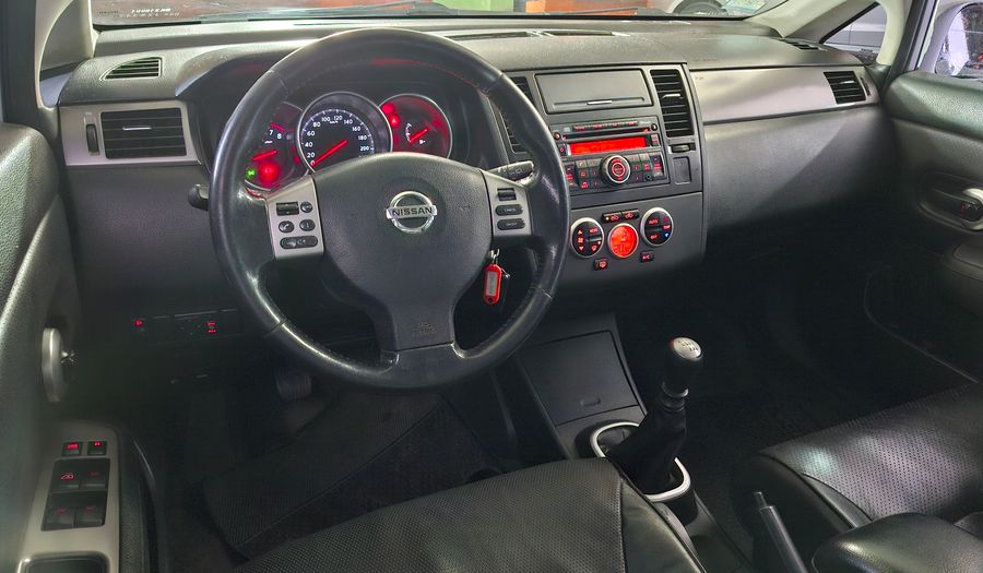 Nissan Tiida 1.8 TEKNA Hatchback 2011
