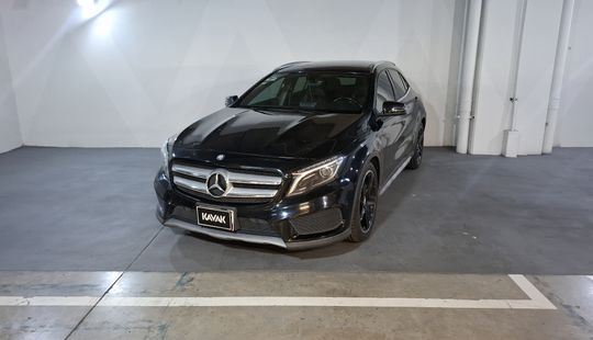Mercedes Benz • Clase GLA