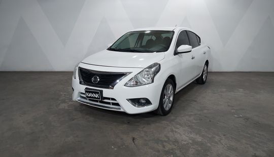 Nissan • Versa