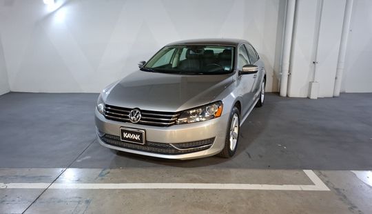 Volkswagen • Passat
