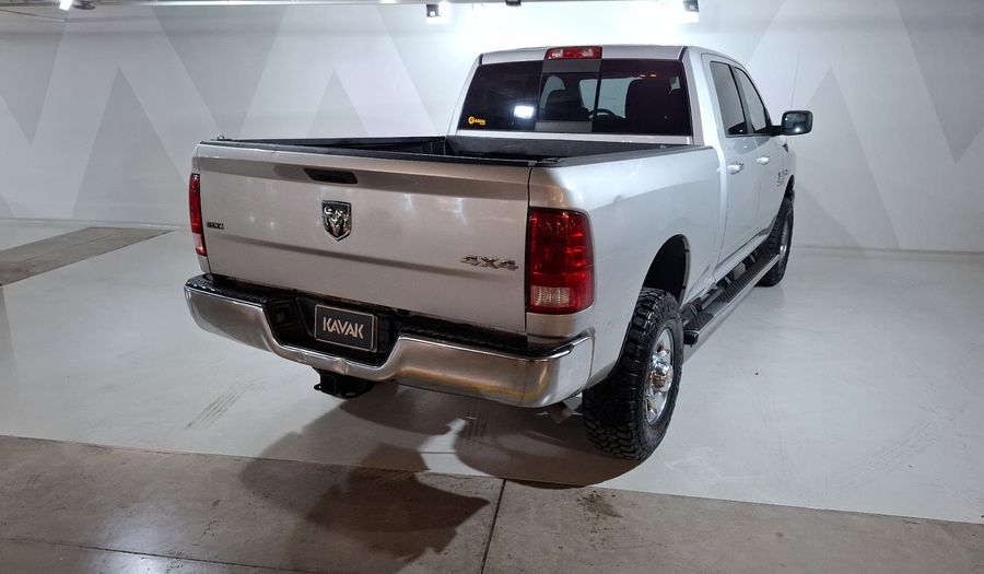 Ram 2500 5.7 SLT HD TRABAJO CREW CAB 4X4 V8 Pickup 2016