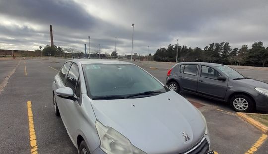 Peugeot • 208