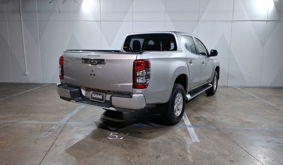 Mitsubishi L200 2.4 GLX GASOLINA Pickup 2022