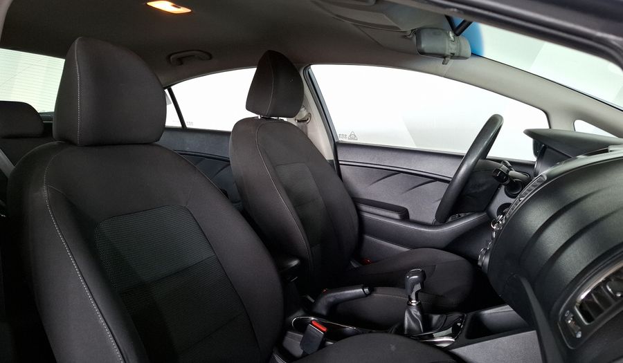 Kia Forte 2.0 L MT Sedan 2017