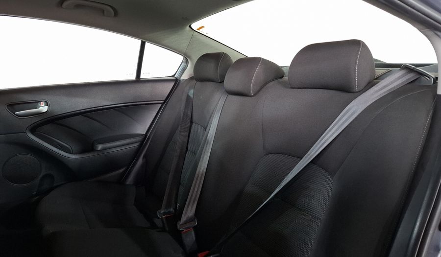 Kia Forte 2.0 L MT Sedan 2017