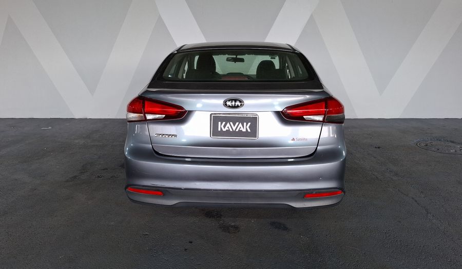 Kia Forte 2.0 L MT Sedan 2017