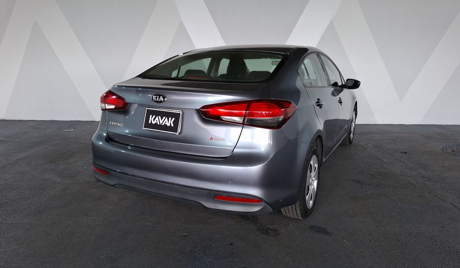 Kia Forte 2.0 L MT Sedan 2017