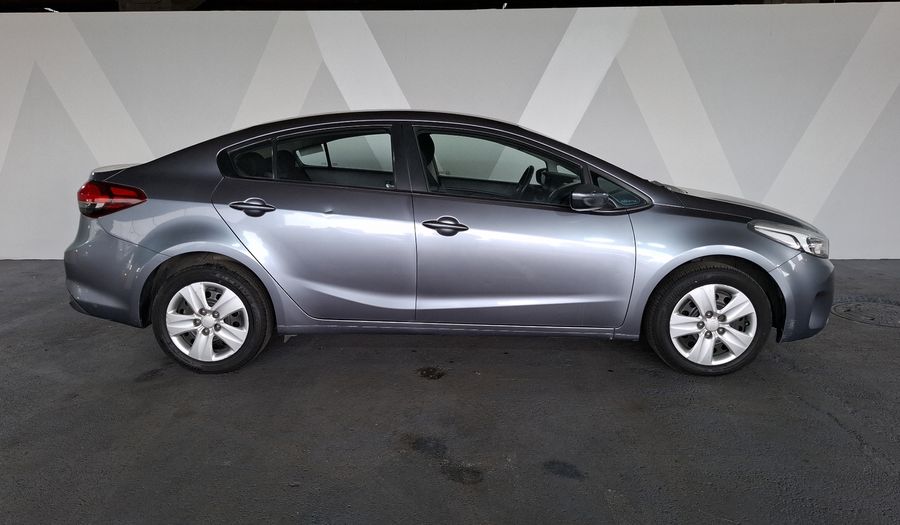 Kia Forte 2.0 L MT Sedan 2017