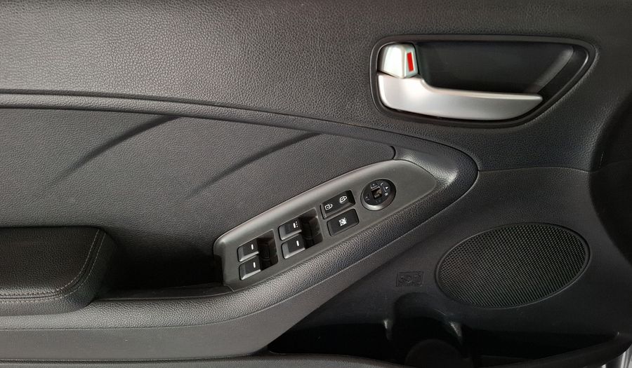 Kia Forte 2.0 L MT Sedan 2017