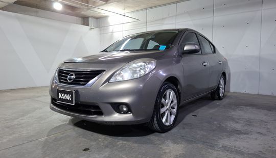 Nissan • Versa