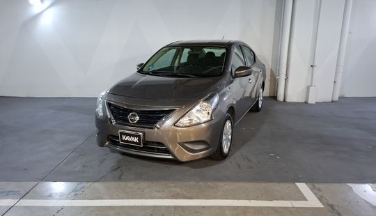 Nissan • Versa