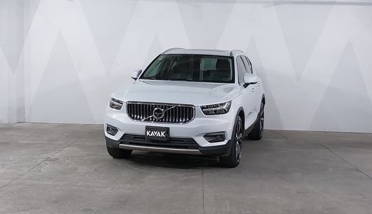Volvo • XC40