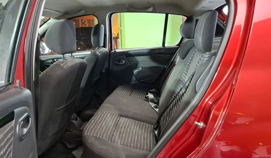 Renault Sandero 1.6 16V PRIVILEGE NAV Hatchback 2013