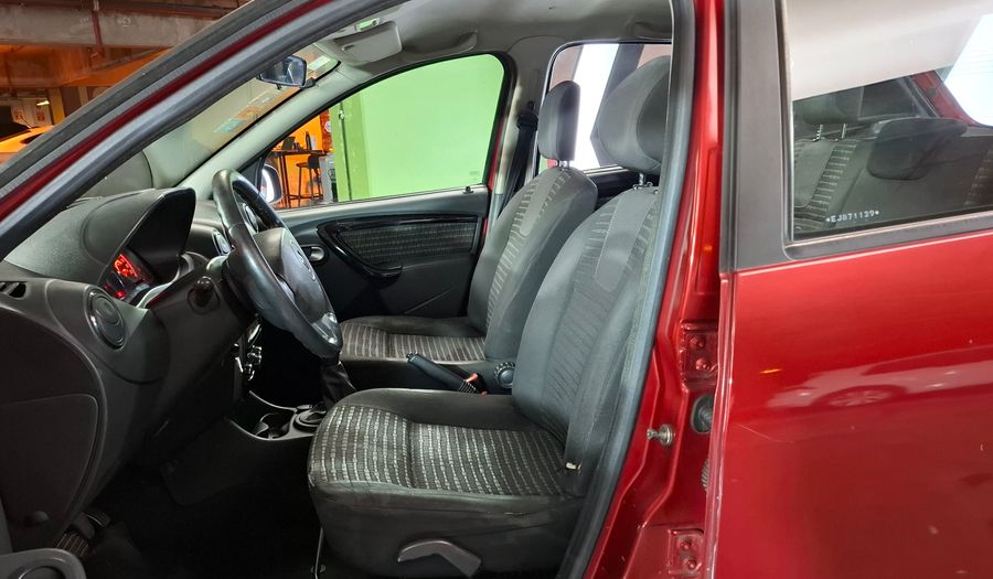Renault Sandero 1.6 16V PRIVILEGE NAV Hatchback 2013