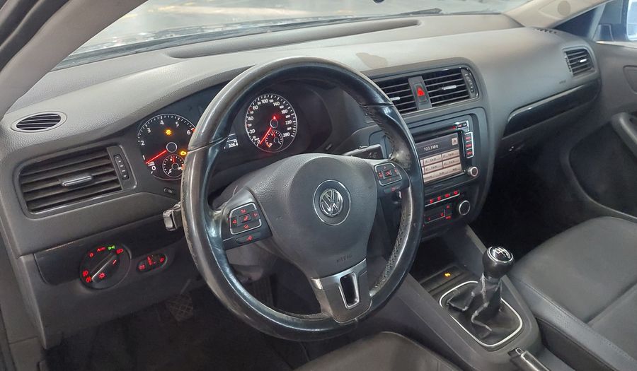 Volkswagen Vento 2.5 LUXURY Sedan 2011