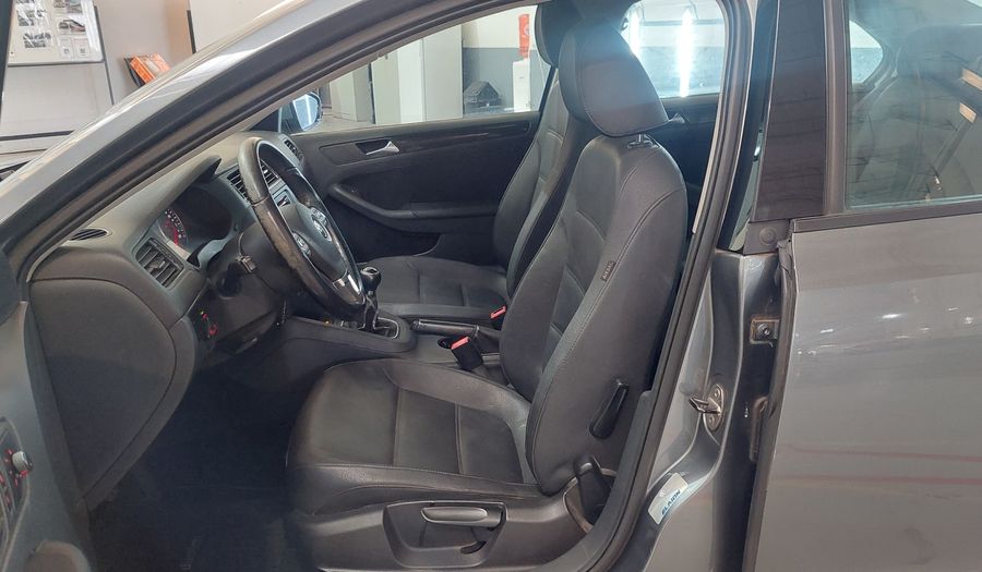 Volkswagen Vento 2.5 LUXURY Sedan 2011