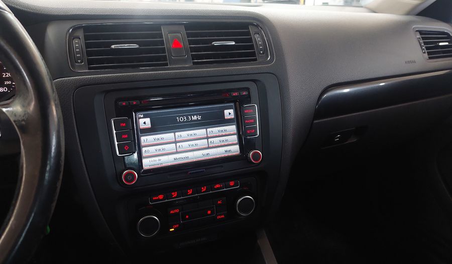 Volkswagen Vento 2.5 LUXURY Sedan 2011