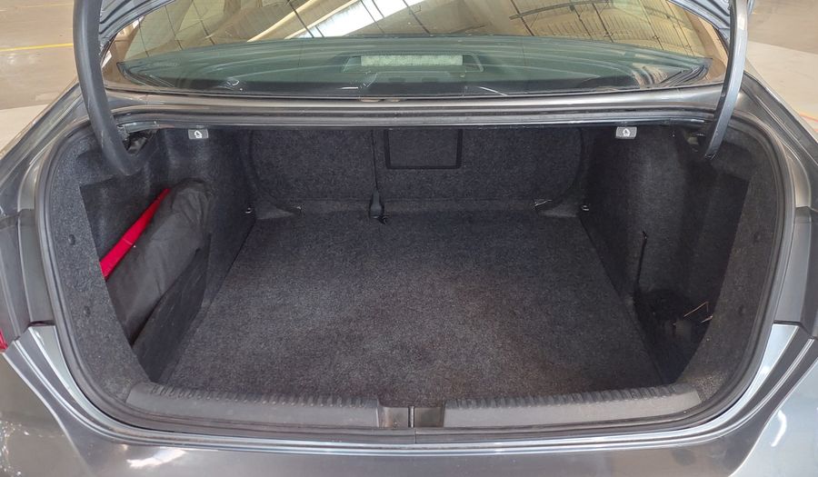 Volkswagen Vento 2.5 LUXURY Sedan 2011