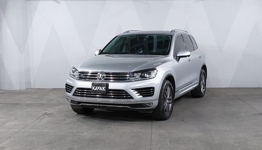 Volkswagen • Touareg