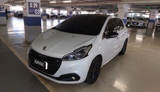 Peugeot • 208