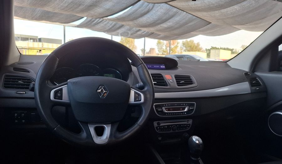 Renault Megane 2.0 MEGANE III LUXE Hatchback 2011