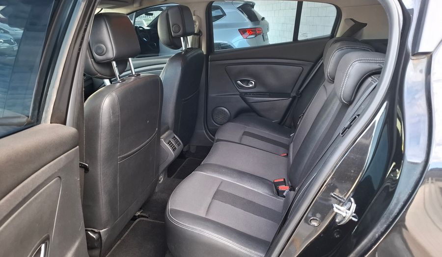 Renault Megane 2.0 MEGANE III LUXE Hatchback 2011