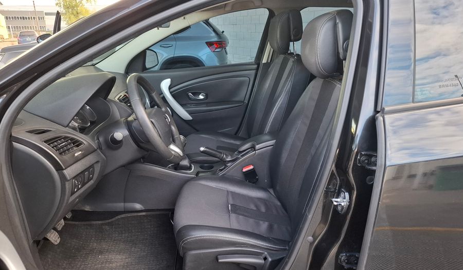 Renault Megane 2.0 MEGANE III LUXE Hatchback 2011