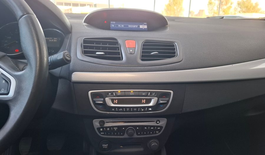 Renault Megane 2.0 MEGANE III LUXE Hatchback 2011