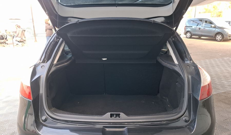 Renault Megane 2.0 MEGANE III LUXE Hatchback 2011