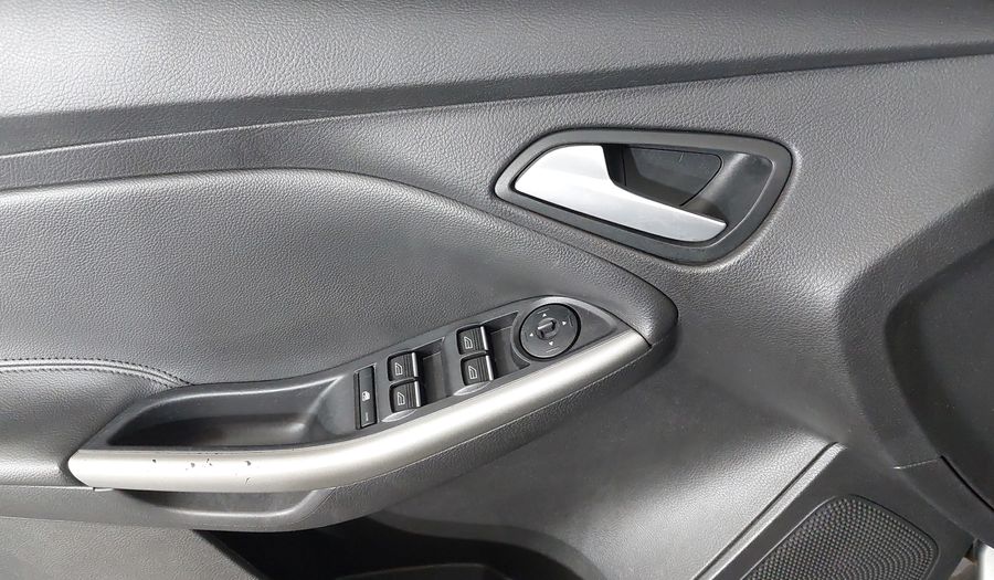 Ford Focus SE SEDAN POWERSHIFT Sedan 2015