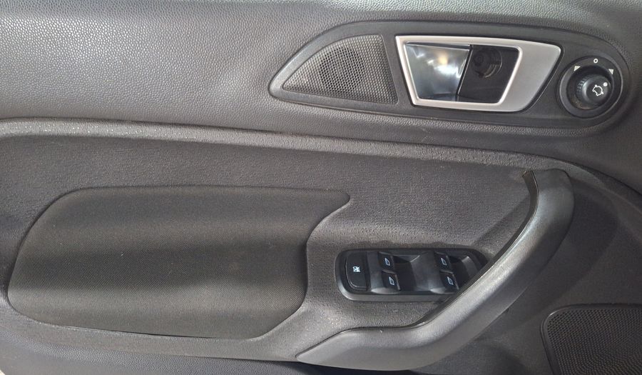 Ford Fiesta 1.6 SE MT Hatchback 2016