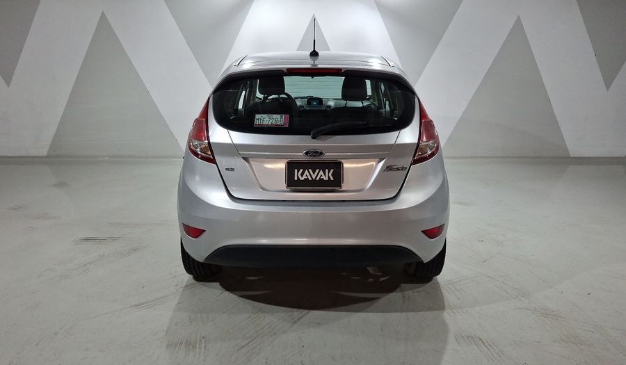 Ford Fiesta 1.6 SE MT Hatchback 2016