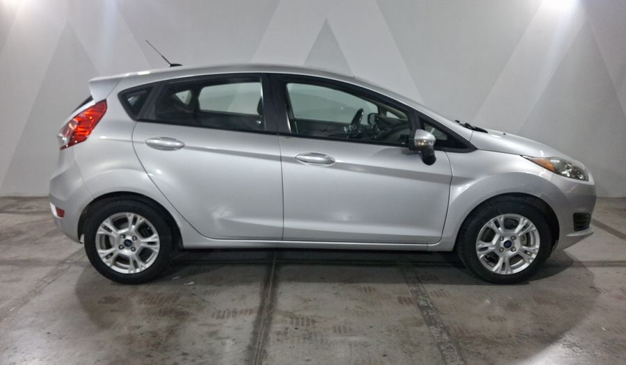 Ford Fiesta 1.6 SE MT Hatchback 2016