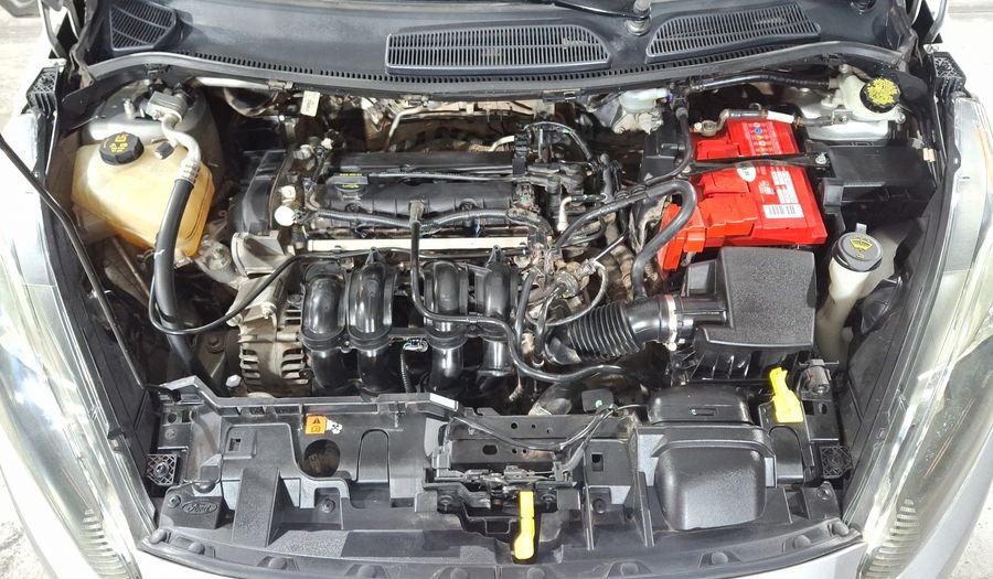 Ford Fiesta 1.6 SE MT Hatchback 2016
